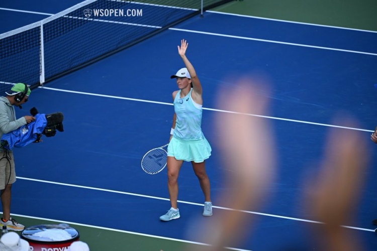 引发球迷热 引发球迷热