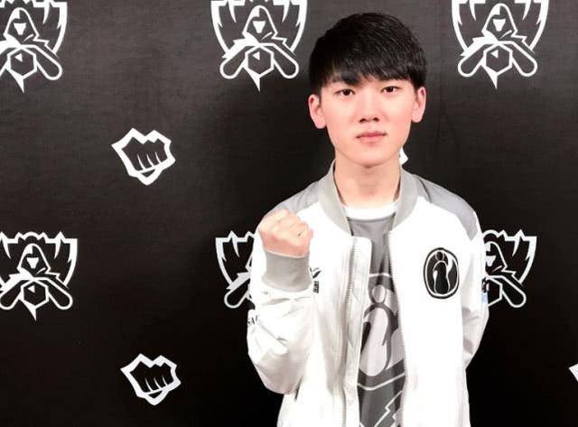 他在场上的 他在场上的