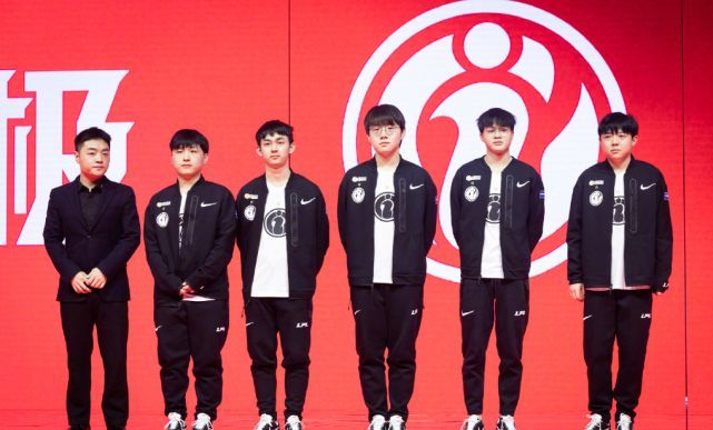 巴西女排以 巴西女排以